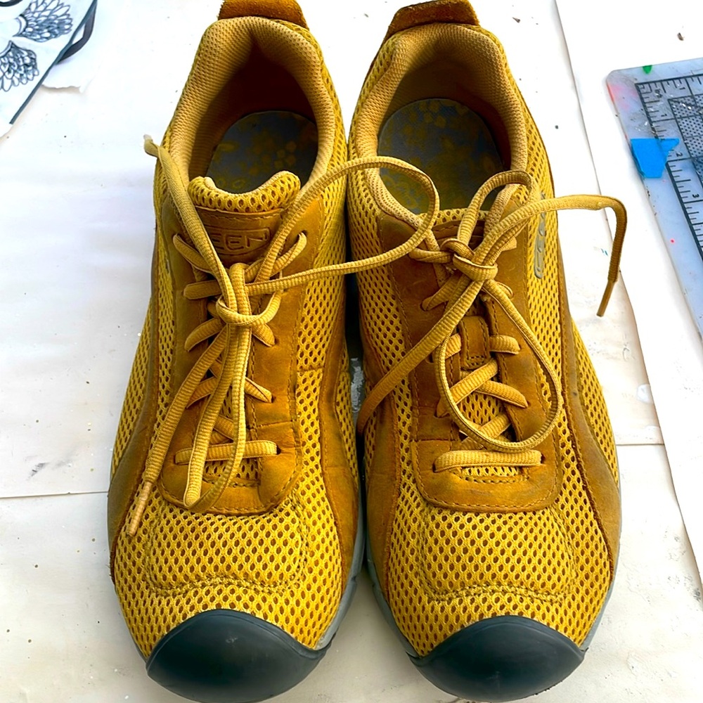 Yellow Keen tennis shoes ladies 10